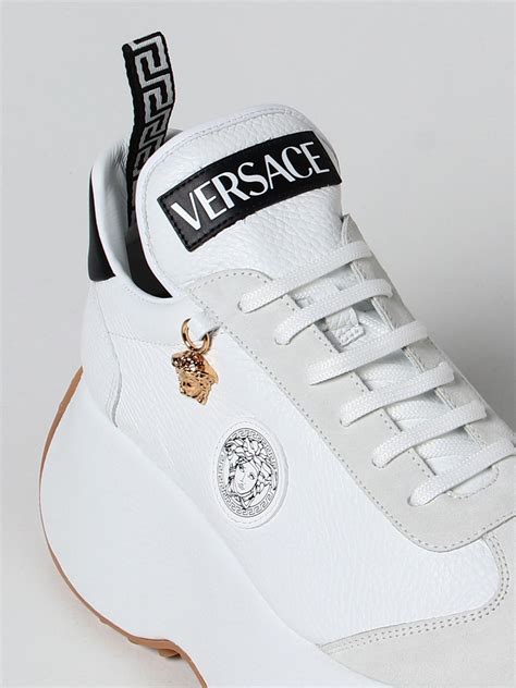 nuevos zapatos versace|zapatos versace mujer.